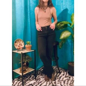 No Nonsense Neutral 🤎
Mock Neck Fitted Sleeveless Body Suit